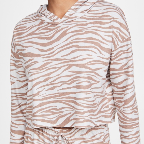Onzie Weekend Cropped Hoddie Camel Zebra Print - Picture 2 of 10